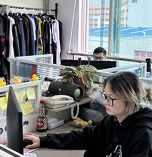 chaqueta deportiva negra