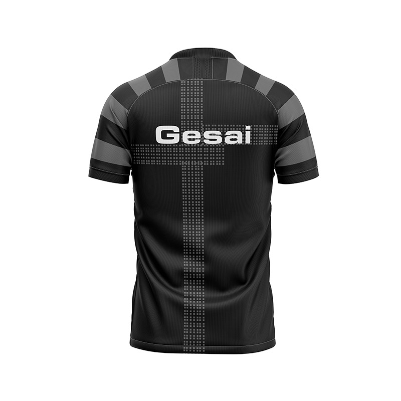 abrigo deportivo y camiseta